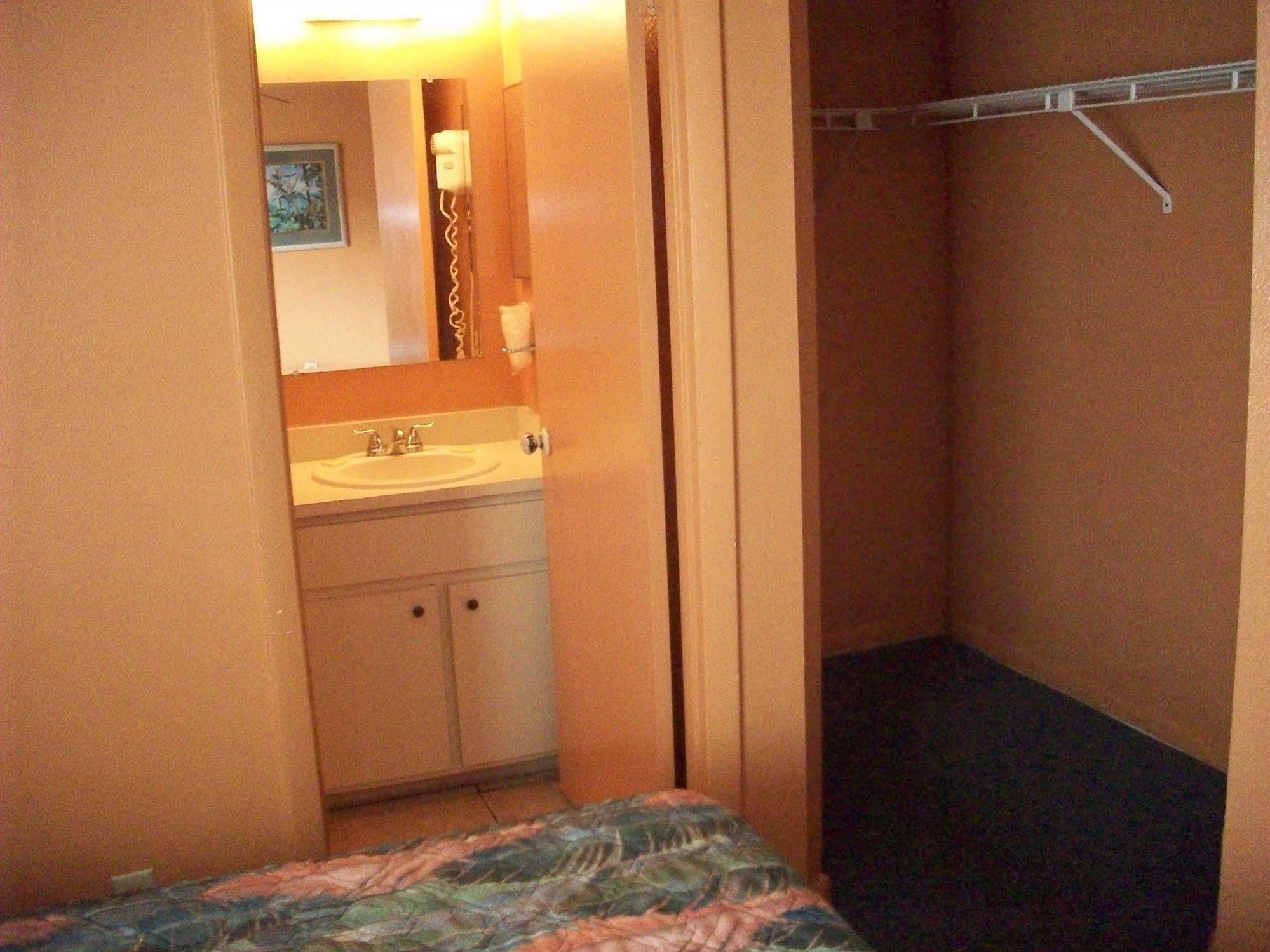 All-Suite Motel Эджуотер Экстерьер фото